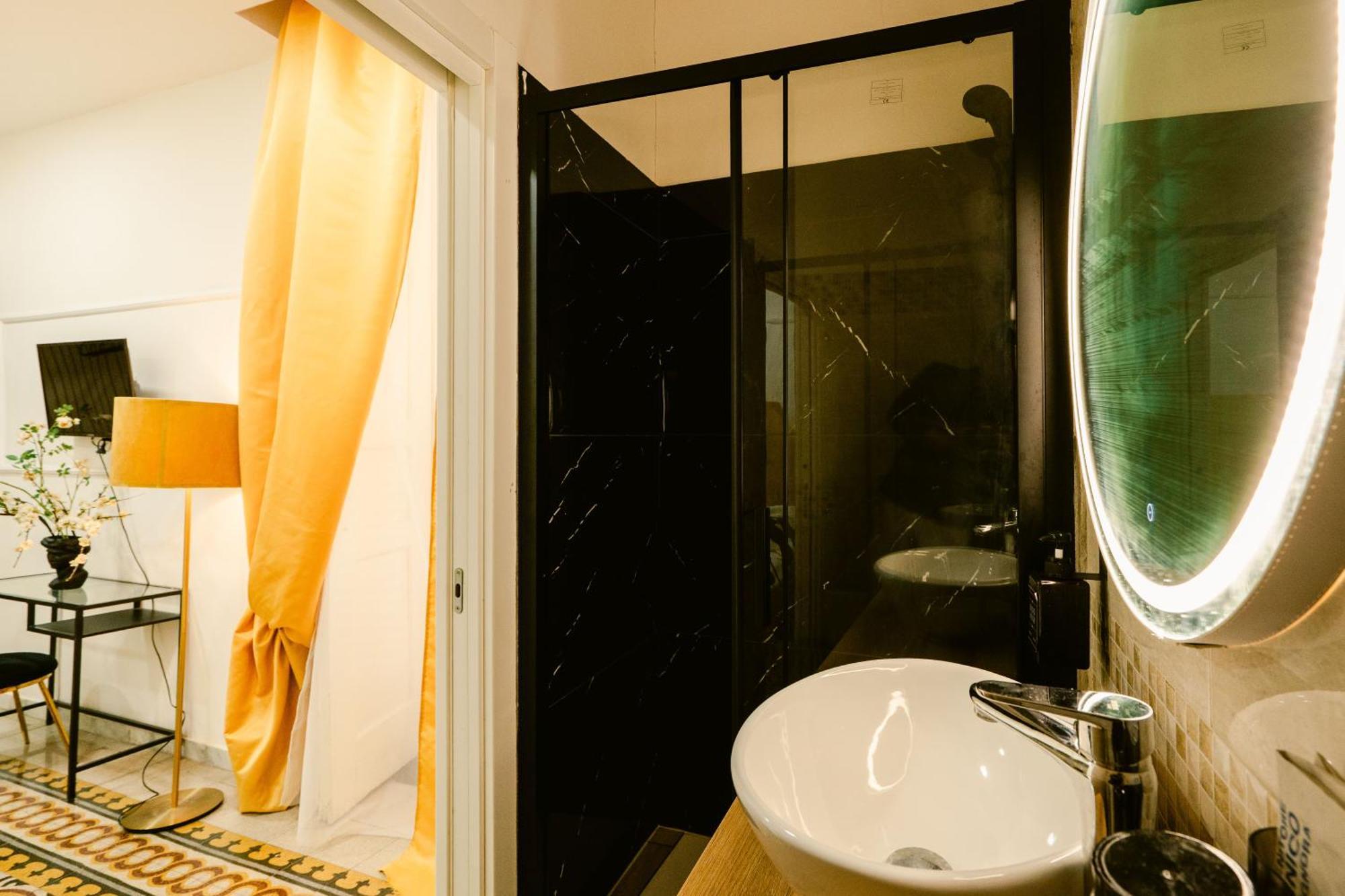 Random B&B Naples Bilik gambar